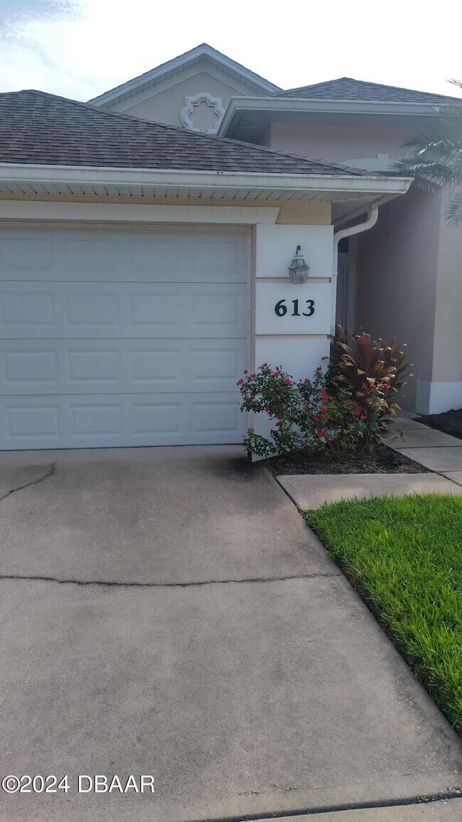 Foto del edificio - 613 Coral Trace Blvd