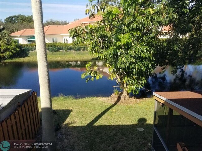 Foto del edificio - 7721 Balboa St