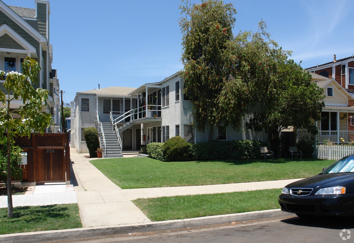 Building Photo - 728 G Ave