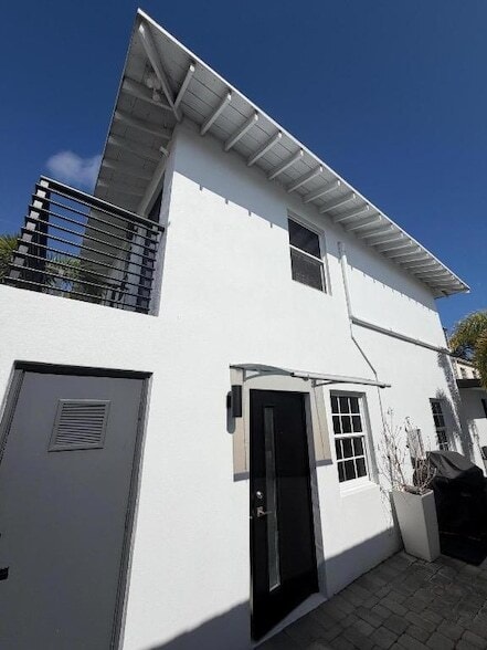 Building Photo - 3814 S Olive Ave