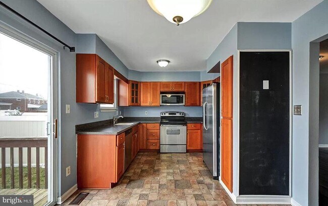 Foto del edificio - 8725 Yvonne Ct Way