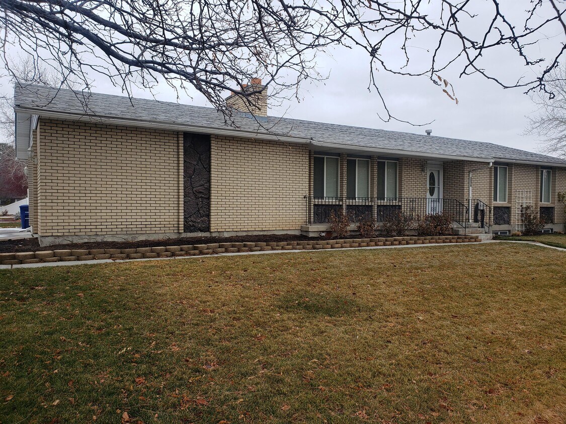 Primary Photo - 3076 West