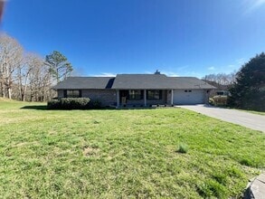 Building Photo - 2606 Dellwood Dr