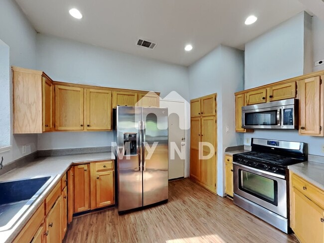 Building Photo - 14511 Sandy Side Dr