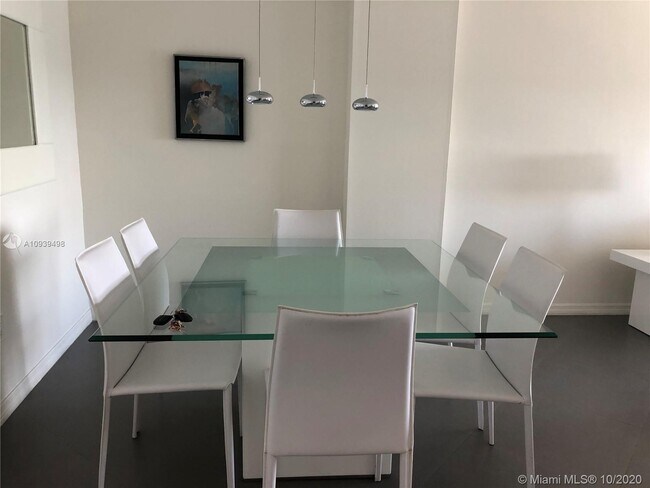 Foto del edificio - 400 Kings Point Dr