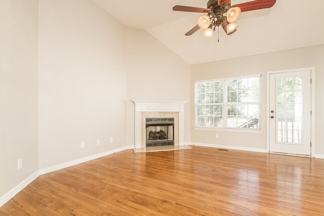 Building Photo - 277 Iris Dr