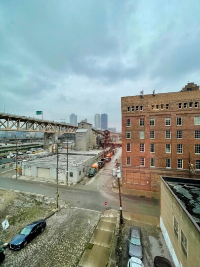 Foto del edificio - 301 E Carson St