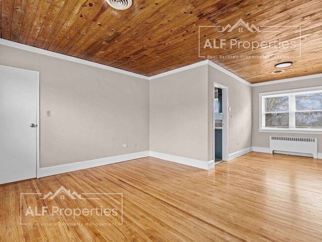 Building Photo - 1301 S 10th St