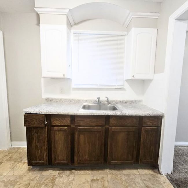 Building Photo - 10803 Roxbury St