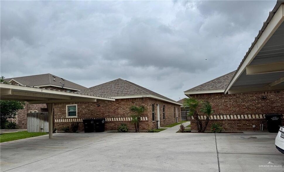 Foto principal - 2611 E Eisenhower Ave