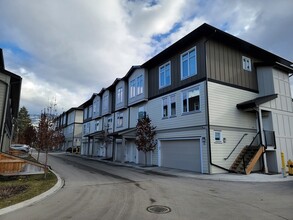 Building Photo - 1308 Rutland Rd N
