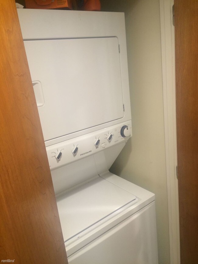 Building Photo - 1 br, 1 bath Apartment - 3090 41st St