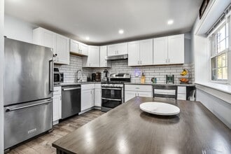 Building Photo - 90 Edgelawn Ave