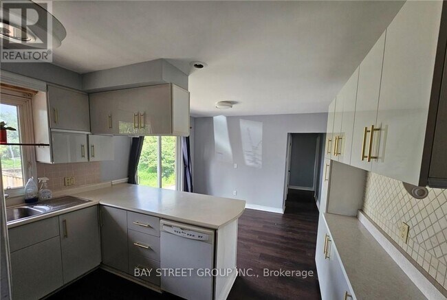 Building Photo - 385 Beachwood Ave