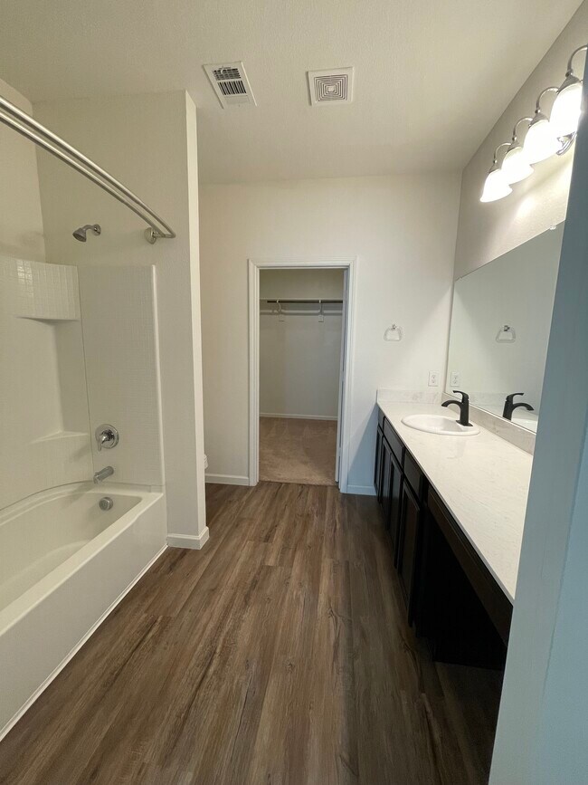 Master Bath - 6308 Caravel Ct