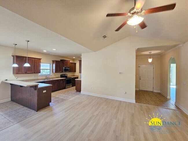Foto del edificio - Gorgeous 4 Bedroom Home in Driftwood Estat...