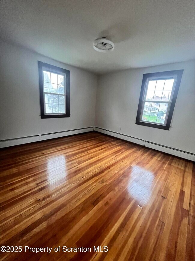 Foto del edificio - 256 Miner Ave