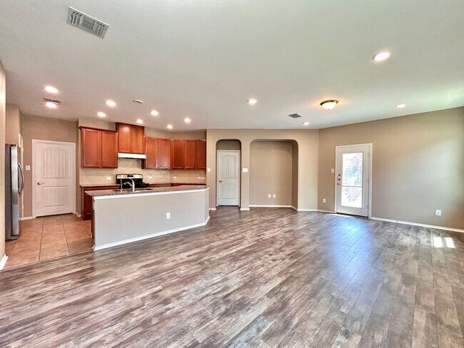 Foto del edificio - 4/BR 2.5/BA Home with Garage, Laundry Room...