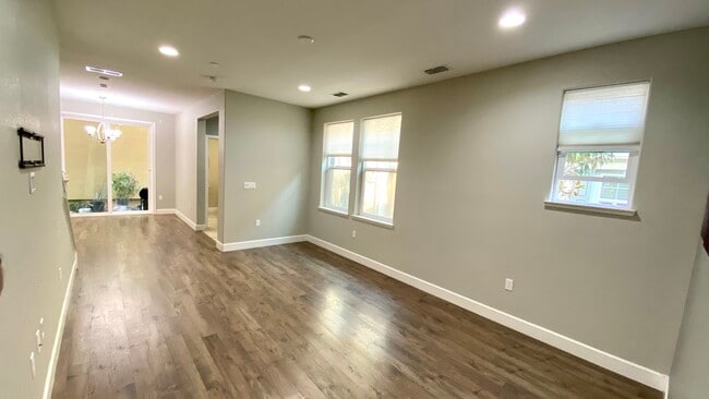 Building Photo - 3013 Vittoria Loop