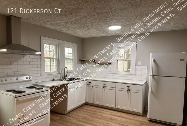 Foto del edificio - 121 Dickerson Ct