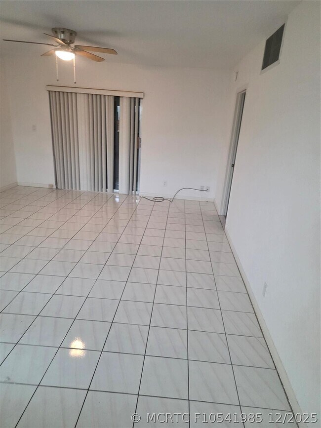 Foto del edificio - 259 S Cypress Rd
