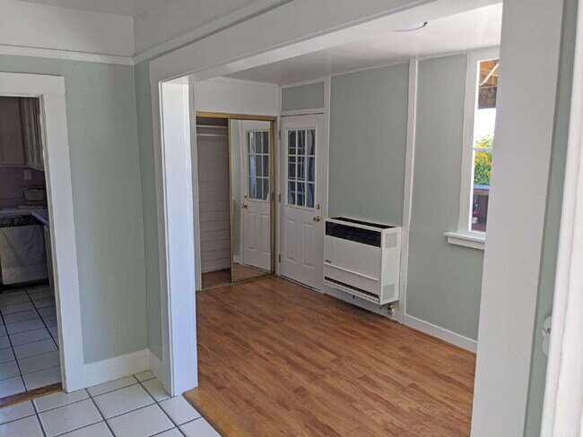Foto del edificio - Refreshed 1bed/1bath + Den (761 SqFt) in U...