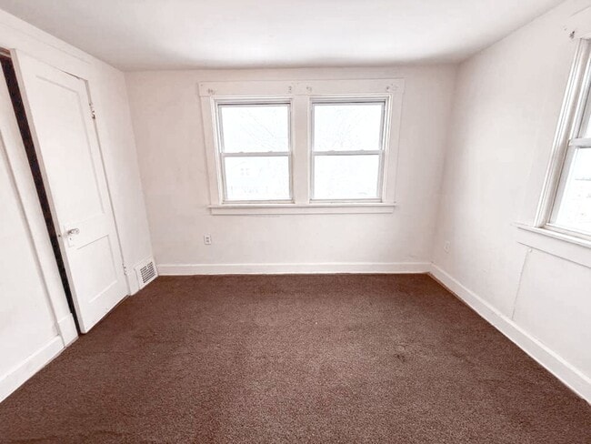 Building Photo - 3-BED, 1 BATH BEAUTIFUL SINGLE- FAMILY HOME IN MAPLE HEIGHTS!