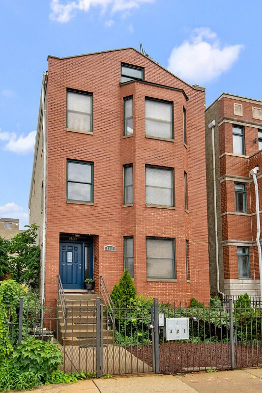 Foto principal - 1966 W Diversey Pkwy