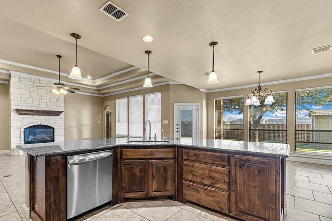 Foto del edificio - 5811 Oak Creek Drive