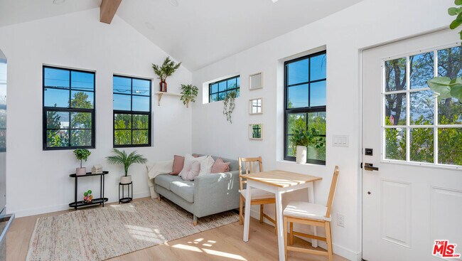 Foto del edificio - 6761 Case Ave