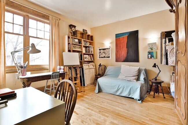Photo du bâtiment - 923 Av. Davaar
