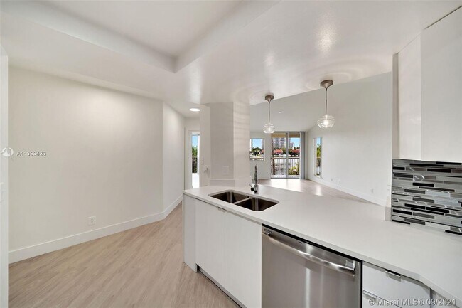 Foto del edificio - 3605 NE 207th St