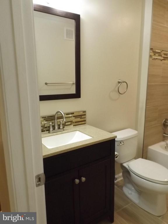 Building Photo - 8911 Town Center Cir