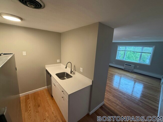 Building Photo - 50 Evergreen St