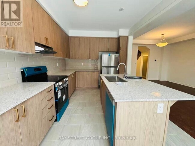 Building Photo - 127 Azure Dr