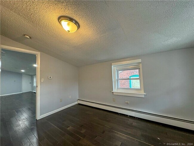 Building Photo - 48 Grand St