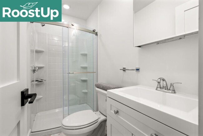 Foto del edificio - Furnished Bedroom with Private Bath in Mission Hill