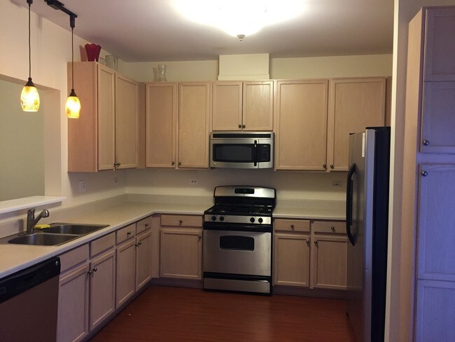 Foto del edificio - 1051 Savoy Ct