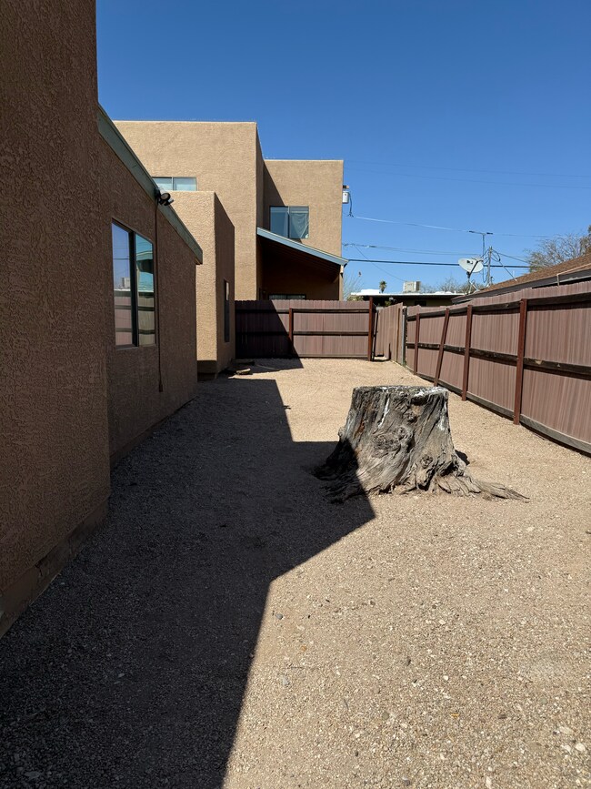 Building Photo - 415 E Waverly St