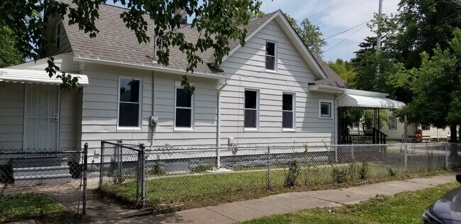 Foto del edificio - Clark/Fulton - 4 bed/1 bath - Single Famil...