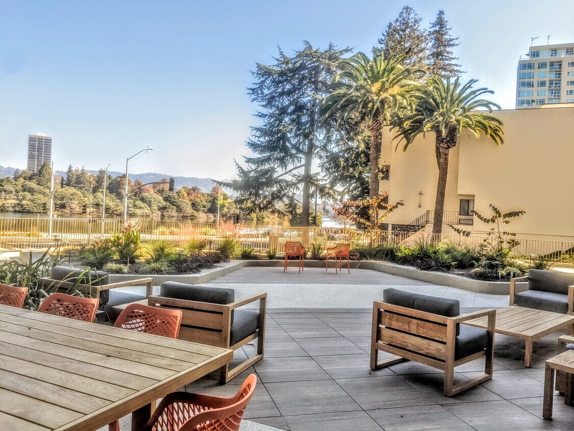Lakefront patio for socializing - 177 19th St