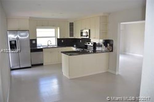 Foto del edificio - 10151 SW 80th Ave