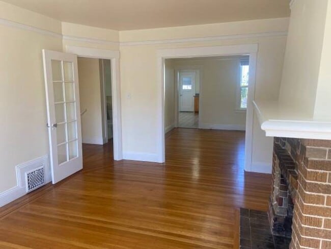Foto del edificio - Lovely Exclesior Home with 2 Car Garage Pa...