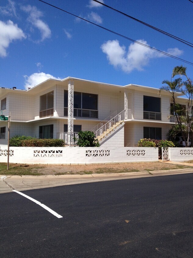 Foto principal - 3-Bedroom 2-bathroom