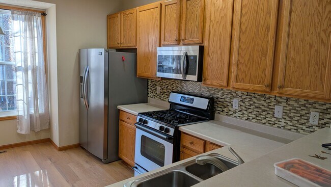 Foto del edificio - Amazing Apple Valley Townhome 4bd 3.5 Bath!!!