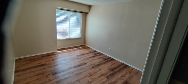 Foto del edificio - 10702 E Exposition Ave