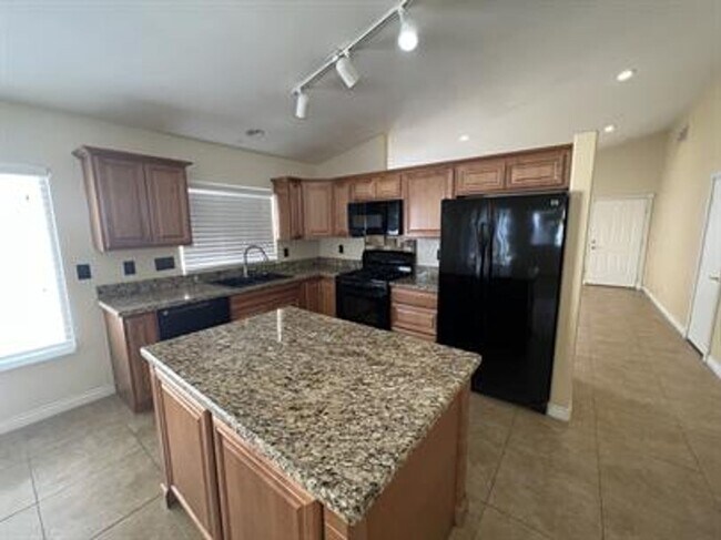 Building Photo - Great Single Story in Silverado Ranch Area