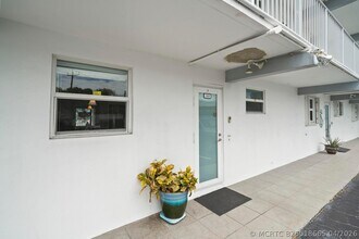 Building Photo - 1444 SE 15th Ct