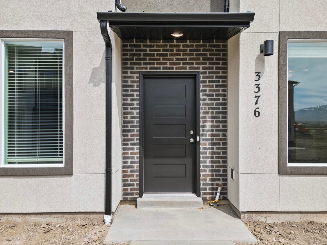 Building Photo - NT 3395