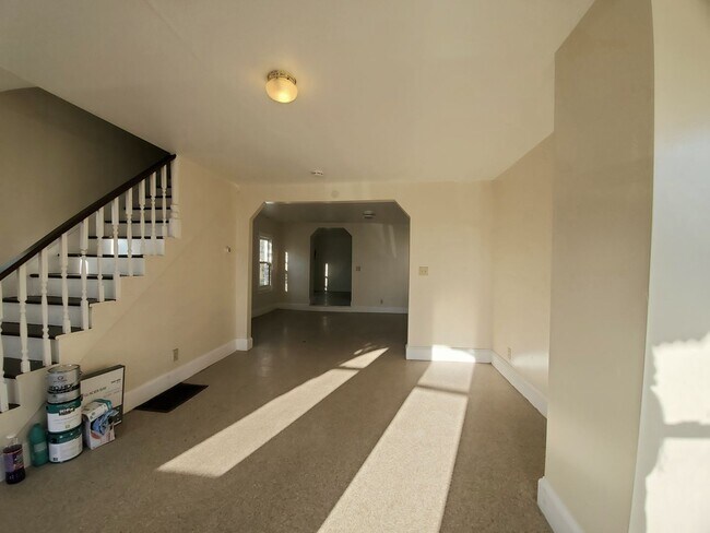 Building Photo - Spacious 3 Bedroom Detached home FOR RENT ...